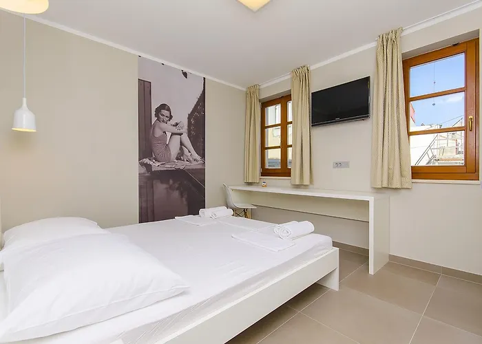 Hostel Dvor *