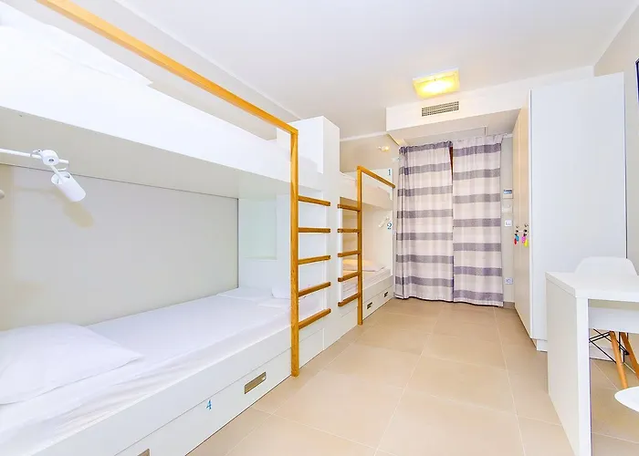 Hostel Dvor