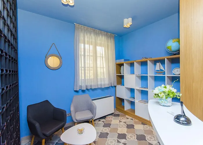 Dvor Hostel