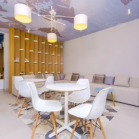 Dvor Hostel Split