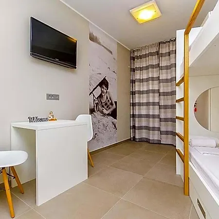 Hostel Dvor