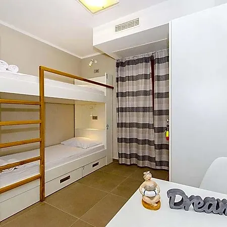 Hostel Dvor *
