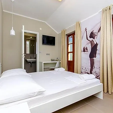 Dvor Hostel