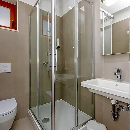 Dvor Hostel Split