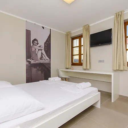 Hostel Dvor *