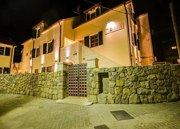 Dvor Хостел Сплит