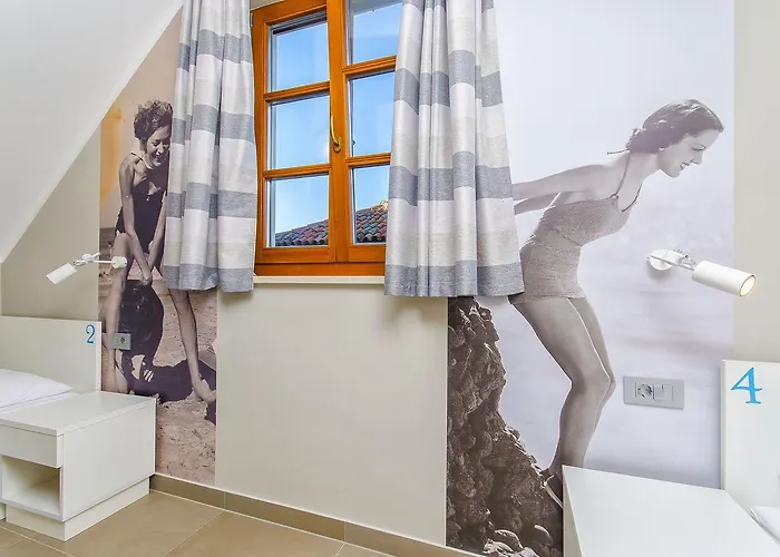 Dvor Hostal *