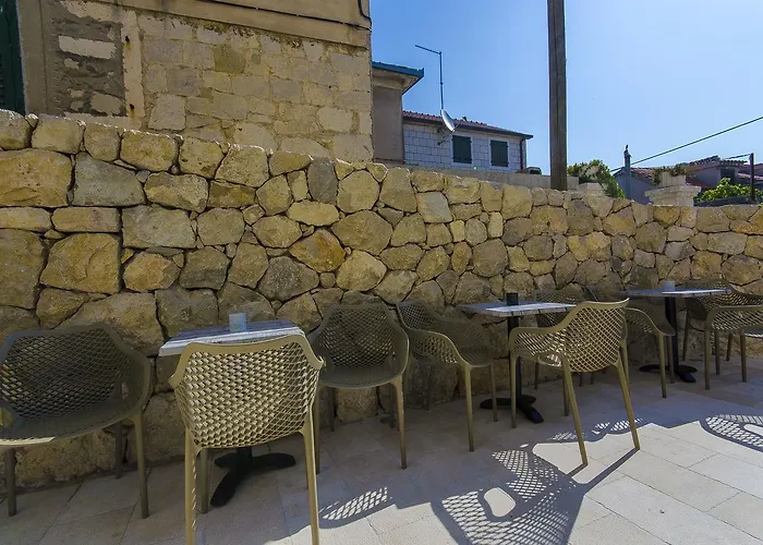 Dvor Hostal Split