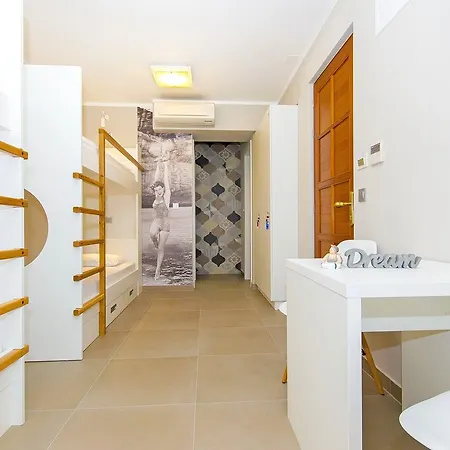 Hostel Dvor Split