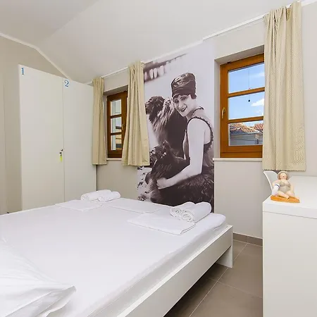 Hostel Dvor *
