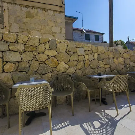 Dvor Hostel Split