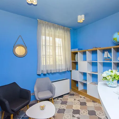 Dvor Hostel